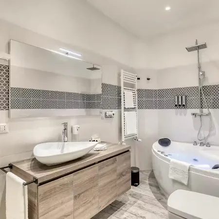 Don Bosco Luxury Jacuzzi Lägenhet
